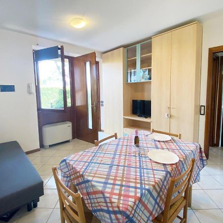 Apartment With Garden And Grill - Green Residence Sirmione Дезенцано-дель-Гарда Экстерьер фото